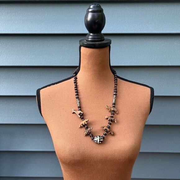 Vintage Single Strand Necklace Wooden Hand Carved beads & African Safari Animals - Picture 11 of 11